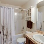 how to make a small bathroom look bigger